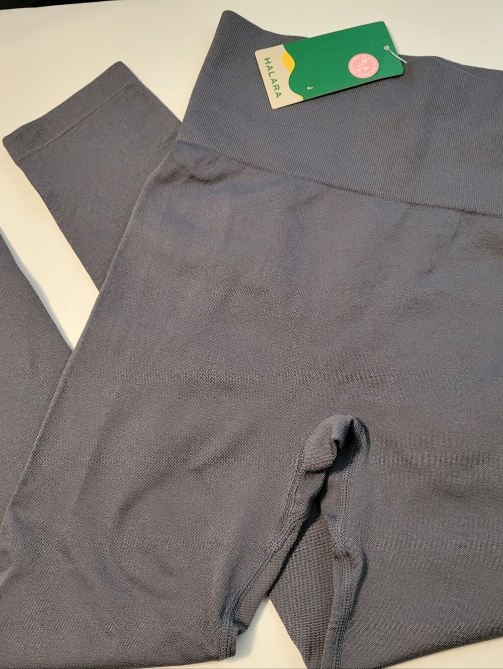 NWT Halara Seamless Flow High Waisted Booty Scrunch Leggings Gray Sz Small 7/8